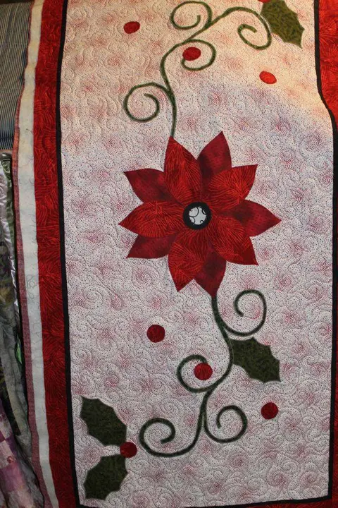 Fancy Point Setter Quilt, photo 4 of 11