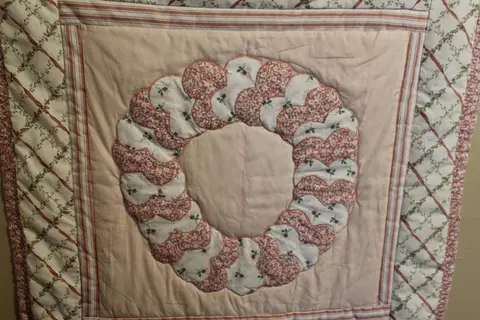 Heart Wreath Quilt, photo 1 of 5