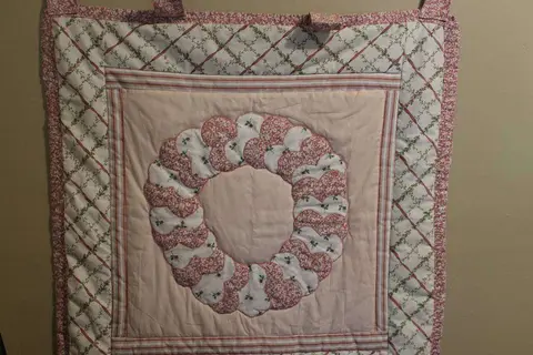 Heart Wreath Quilt, photo 3 of 5