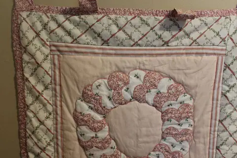 Heart Wreath Quilt, photo 5 of 5