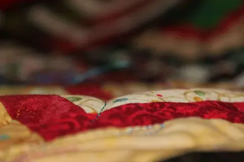 Log Cabin Christmas Quilt
