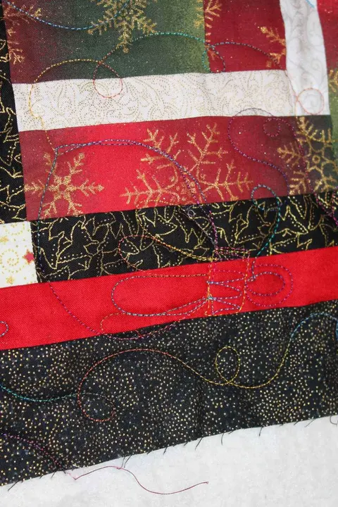 Log Cabin Christmas Quilt, photo 5 of 17