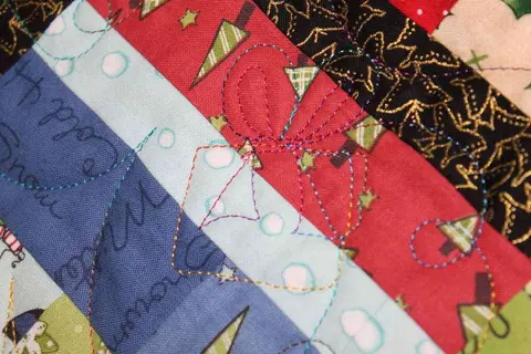 Log Cabin Christmas Quilt, photo 8 of 17