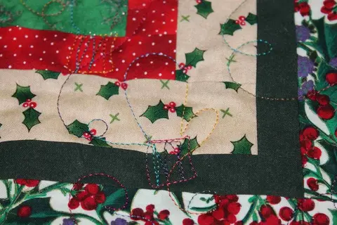 Log Cabin Christmas Quilt, photo 9 of 17