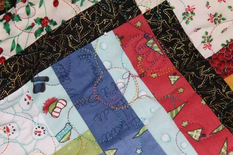 Log Cabin Christmas Quilt, photo 10 of 17