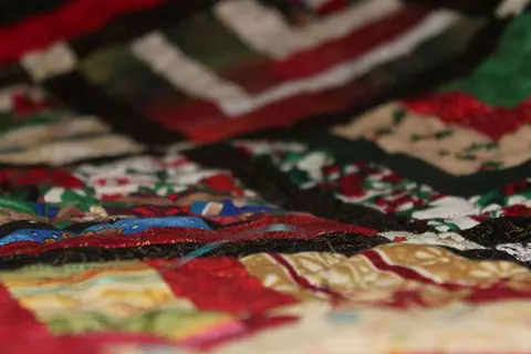 Log Cabin Christmas Quilt, photo 17 of 17
