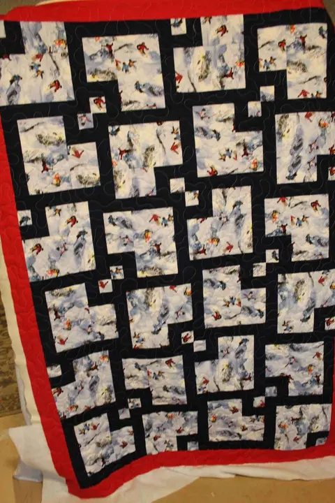 Log Cabin Skiing Quilt, photo 3 of 7