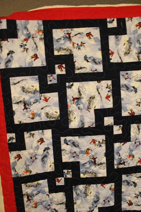 Log Cabin Skiing Quilt, photo 4 of 7