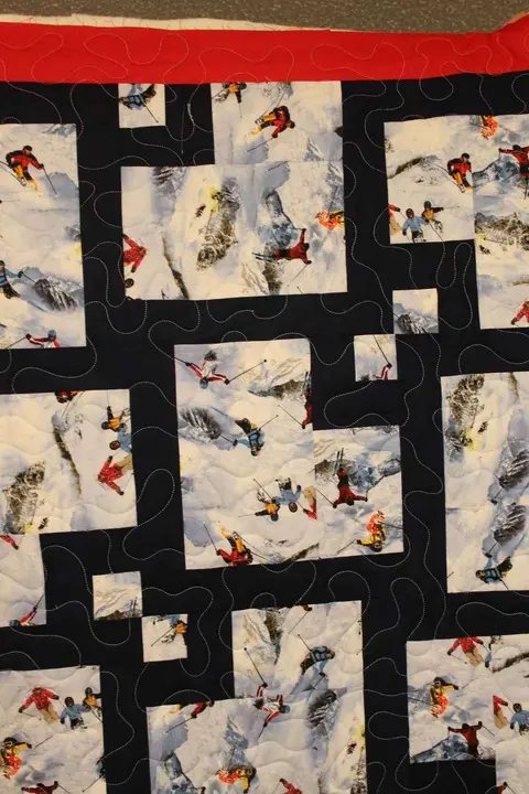 Log Cabin Skiing Quilt, photo 5 of 7