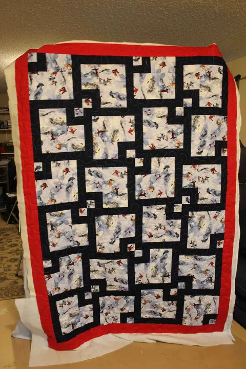 Log Cabin Skiing Quilt, photo 7 of 7