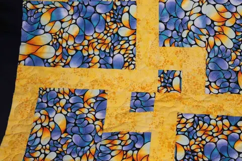 Log Cabin Quilt, photo 6 of 9