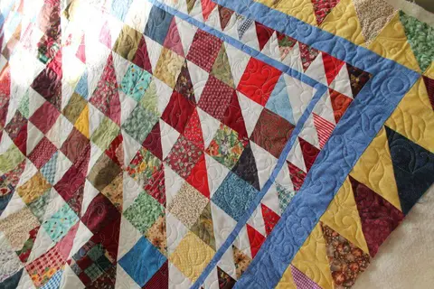 Triangle Bliss Quilt, photo 3 of 12