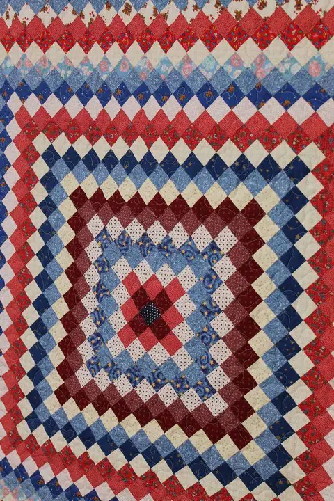 Two Inch Beauty Quilt, photo 3 of 12